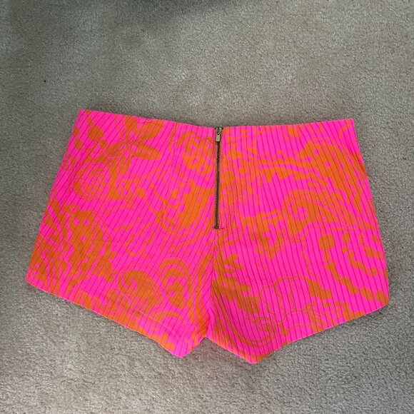 Lilly Pulitzer Women's Scalloped Pocket Shorts - Picture 2 of 2